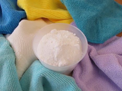 Washing powder and coloured laundry