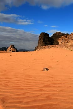 Sand pattern and beautiful landscape of the wadi rum desert in Jordan