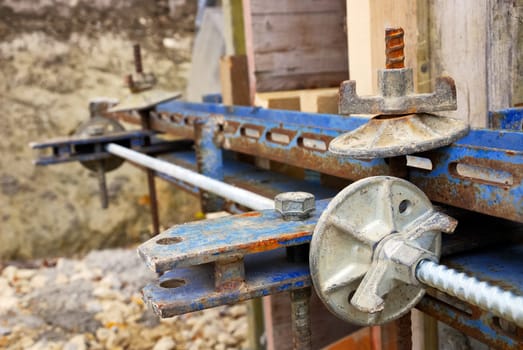 Screw clamps and formwork on construction site