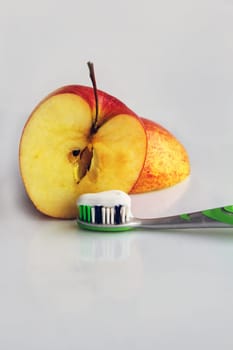 Fruit and brushing for healthy teeth