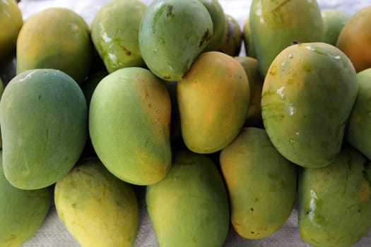 Mangos auf dem Markt des Khao Sam Roi Yot Nationalpark am Golf von Thailand im Suedwesten von Thailand in Suedostasien.