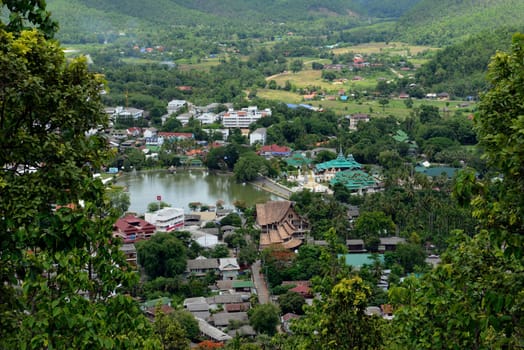 Die Landschaft mit der Bergstrasse zwischen Mae Hong on und pai in der Bergregion von Mae Hong Son im norden von Thailand in Suedostasien.