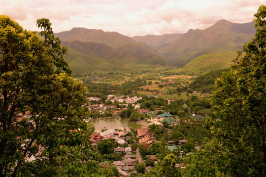 Die Landschaft mit der Bergstrasse zwischen Mae Hong on und pai in der Bergregion von Mae Hong Son im norden von Thailand in Suedostasien.