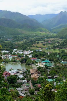 Die Landschaft mit der Bergstrasse zwischen Mae Hong on und pai in der Bergregion von Mae Hong Son im norden von Thailand in Suedostasien.