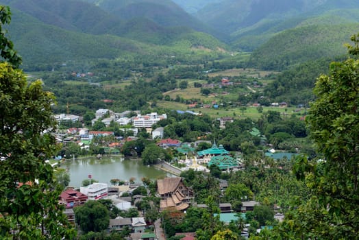 Die Landschaft mit der Bergstrasse zwischen Mae Hong on und pai in der Bergregion von Mae Hong Son im norden von Thailand in Suedostasien.