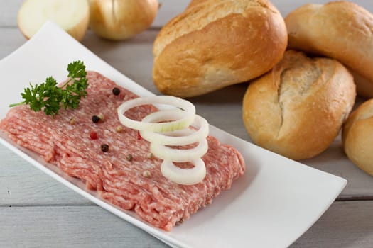 fresh mett with onions