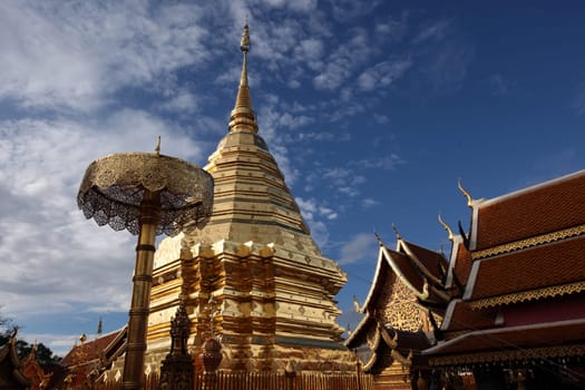 Der Chedi der Tempel Anlage des Wat Phra That Doi Suthep bei Chiang Mai in der Provinz Chiang Mai im Norden von Thailand in Suedostasien.
