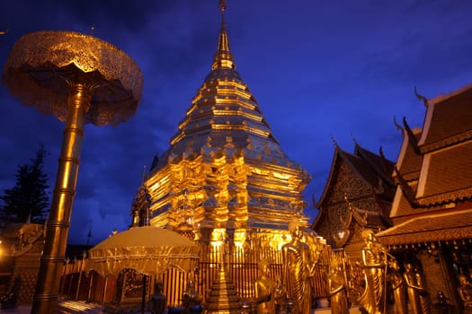 Der Chedi der Tempel Anlage des Wat Phra That Doi Suthep bei Chiang Mai in der Provinz Chiang Mai im Norden von Thailand in Suedostasien.