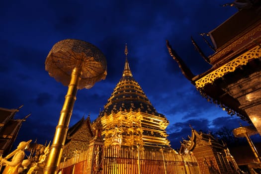 Der Chedi der Tempel Anlage des Wat Phra That Doi Suthep bei Chiang Mai in der Provinz Chiang Mai im Norden von Thailand in Suedostasien.