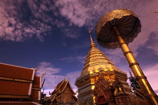 Der Chedi der Tempel Anlage des Wat Phra That Doi Suthep bei Chiang Mai in der Provinz Chiang Mai im Norden von Thailand in Suedostasien.