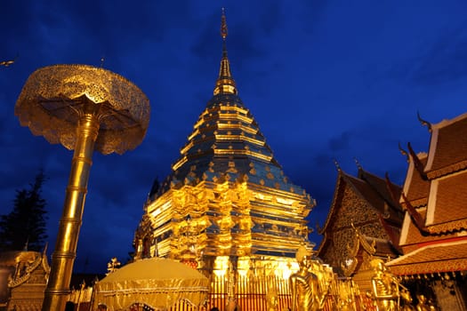Der Chedi der Tempel Anlage des Wat Phra That Doi Suthep bei Chiang Mai in der Provinz Chiang Mai im Norden von Thailand in Suedostasien.