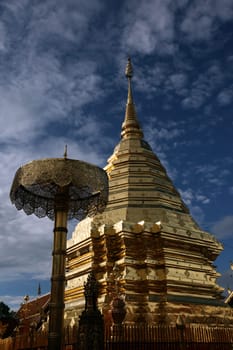 Der Chedi der Tempel Anlage des Wat Phra That Doi Suthep bei Chiang Mai in der Provinz Chiang Mai im Norden von Thailand in Suedostasien.