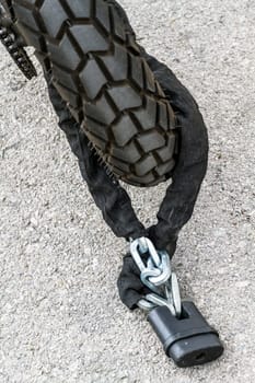 chain and padlock security wheel motorcycle, anti-theft system