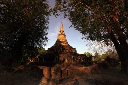 Wat Chang Lom in Si Satchanalai-Chaliang Historical Park,about 50 km from Sukhothai province in northern Thailand in South East Asia.