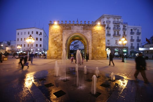 Africa,North Africa,Tunisia,Tunis,Capital,Old Town,Architecture,Place de la Victoire,Square,Triumpf Arch,Architecture,Fountain,Water,Evening,. The Place de la Victoire with the Triumpf Arch outside the Old Town or Medina of the capital Tunis in the north of Tunisia