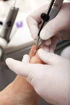 Repolish toenail with machine