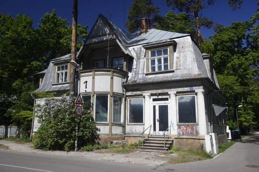 EUROPE,EASTERN EUROPE,BALTIKUM,LATVIA,OSTSEE,JURMALA,HOLZHAUS,WALD