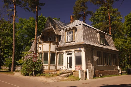 EUROPE,EASTERN EUROPE,BALTIKUM,LATVIA,OSTSEE,JURMALA,HOLZHAUS,WALD