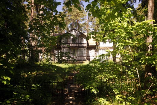 EUROPE,EASTERN EUROPE,BALTIKUM,LATVIA,OSTSEE,JURMALA,HOLZHAUS,WALD