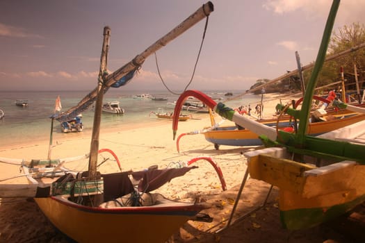 ASIA,INDONESIA,BALI,INSEL,NUSA LEMBONGAN,STRAND,LANDSCHAFT,JUNGUTBATU,FISCHERBOOT,(URS FLUEELER)