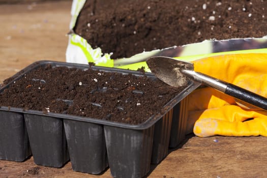 Planting bowl,shovel and potting soil