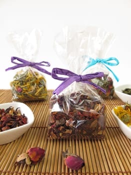 Tea gifts nicely packaged in small bags