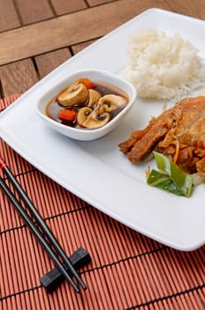 Asian fried chicken with rice and paprika mushrooms souce