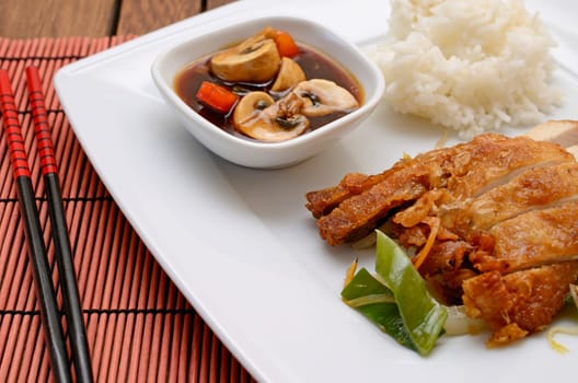 Asian fried chicken with rice and paprika mushrooms souce