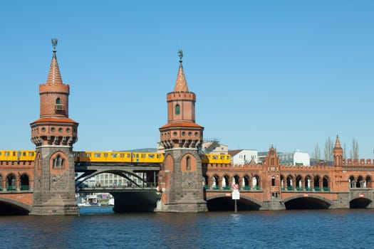 S-Bahn runs over the Oberbaum bridge