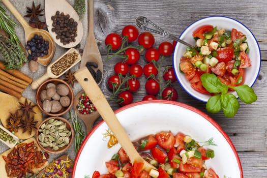 Salad of fresh tomatoes with basil
