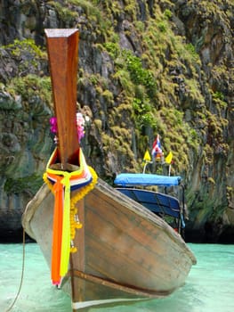 long tail boat,decorated,ribbon,beautiful,jewelry,embellishment,party,longtailboat