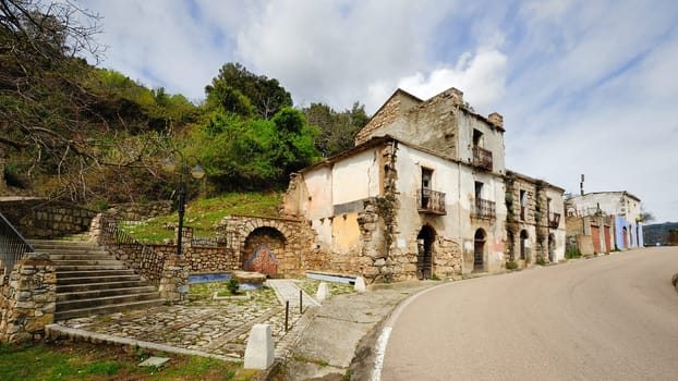 Osini old in the past, what is now a true ghost town, it was a center of 1,500 inhabitants. Even Osini Vecchio, as well as Gairo, was abandoned after the terrible flood of 1951.