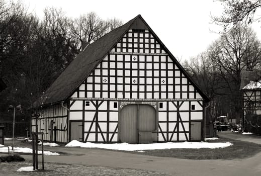 The photograph of the facade of a half-timbered house.