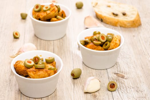 Chicken breast fried with peppers with green olives and red peppers