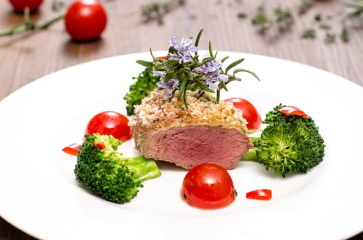 Lamb back with bread crust,tomatoes,broccoli and chilli