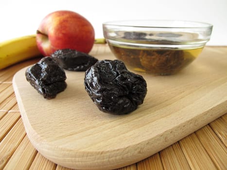 Dörrpflaumen and other fruit
