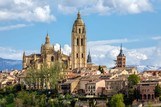 Cathedral of Segovia , with the Sierra de Guadarrama as background