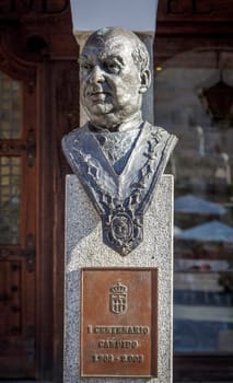 Statue of Candido greater Innkeeper Castilla, author of Santiago de Santiago located in Plaza del Azoguejo, Segovia