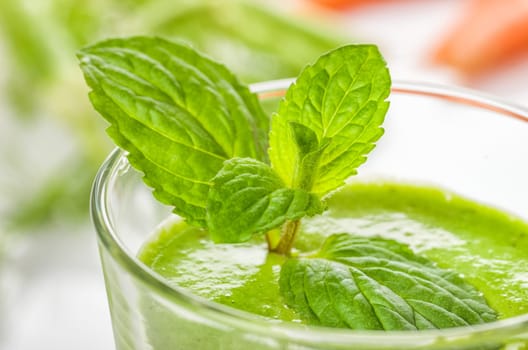 Green smoothie with mint