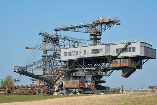 gigantic excavators in the disused Ferropolis opencast mine