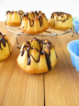 Mini Gugelhupf with Carob Glaze
