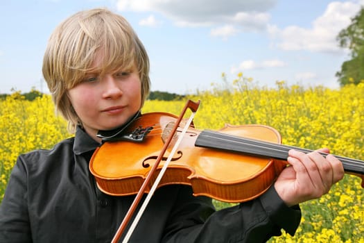 Young teen with violin