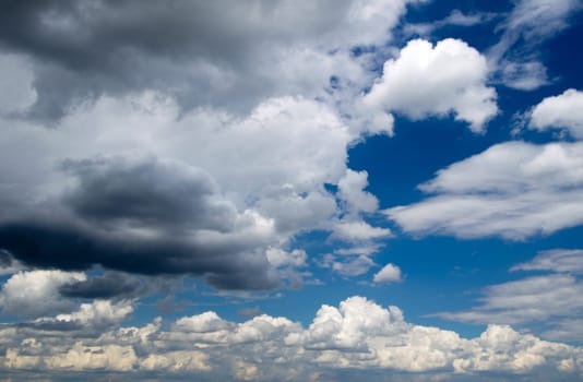 clouds in the blue sky