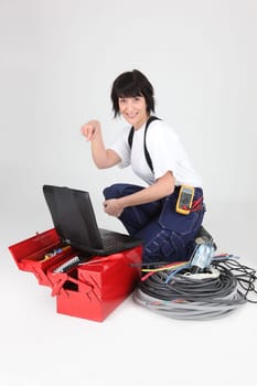 female electrician pointing at her laptop