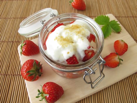 Strawberry yoghurt with fresh fruit