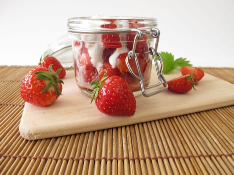 Strawberry yoghurt with fresh fruit