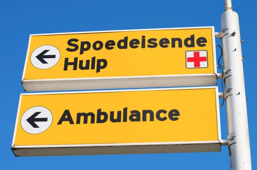 emergency signpost outside a hospital