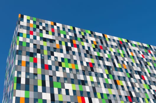 Casa Confetti is the name of one of the more colorful buildings on the campus of Utrecht De Uithof. In the tower are 377 student apartments.
