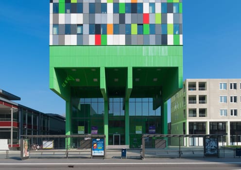 Casa Confetti is the name of one of the more colorful buildings on the campus of Utrecht De Uithof. In the tower are 377 student apartments.