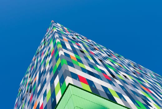 Casa Confetti is the name of one of the more colorful buildings on the campus of Utrecht De Uithof. In the tower are 377 student apartments.
